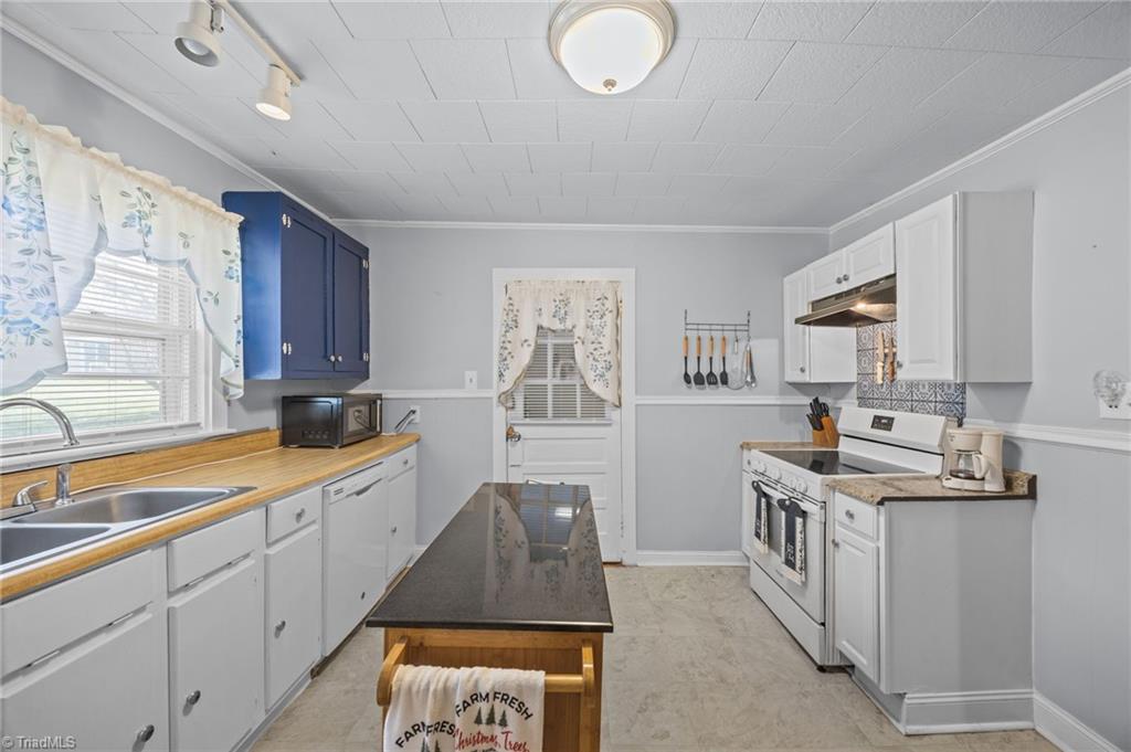 1947 Lower Hopedale Road Burlington, NC 27217 - Photo 12 of 34 Kitchen
