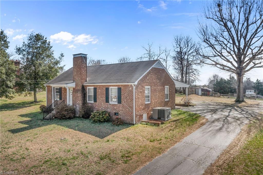 1947 Lower Hopedale Road Burlington, NC 27217 - Photo 4 of 34 Front Right