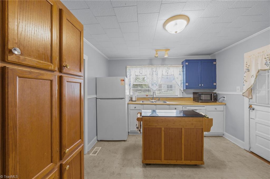 1947 Lower Hopedale Road Burlington, NC 27217 - Photo 9 of 34 Kitchen