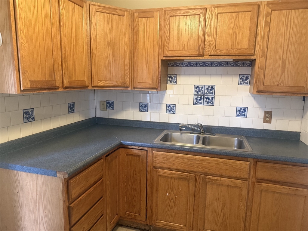 80 Newhall Street Springfield, MA 01109 - Photo 7 of 21