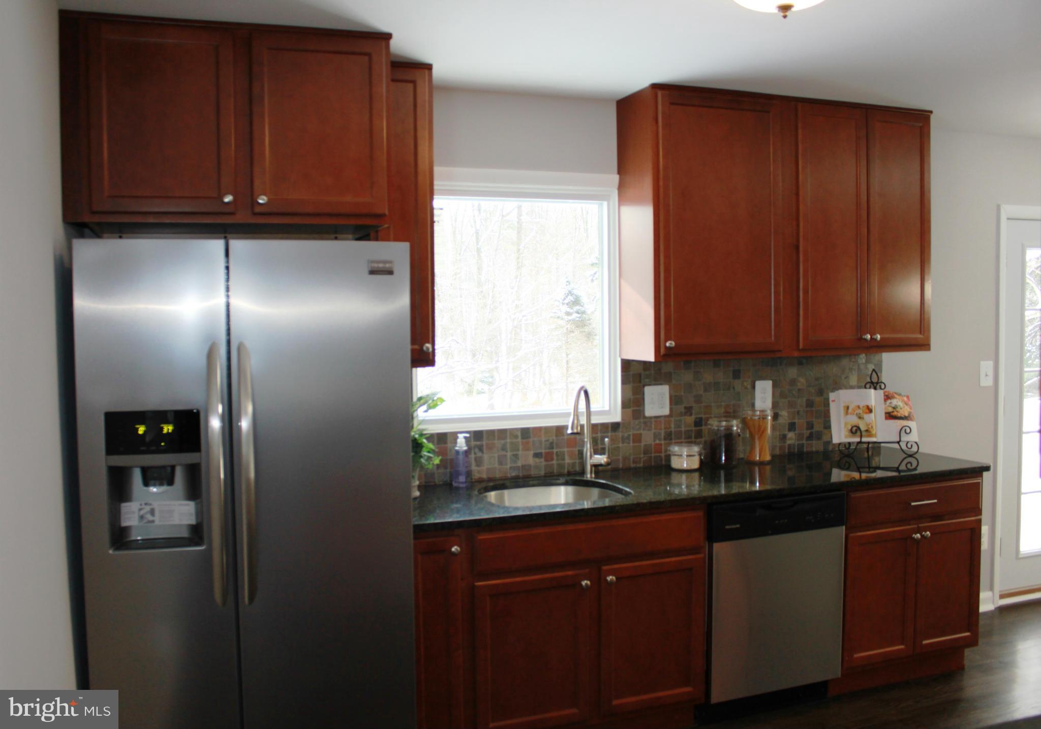 11505 Crows Nest Road Clarksville, MD 21029 - Photo 5 of 26 Steel Appliances and Picture Window