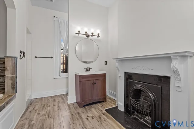 a view of a livingroom with a fireplace dryer and washer