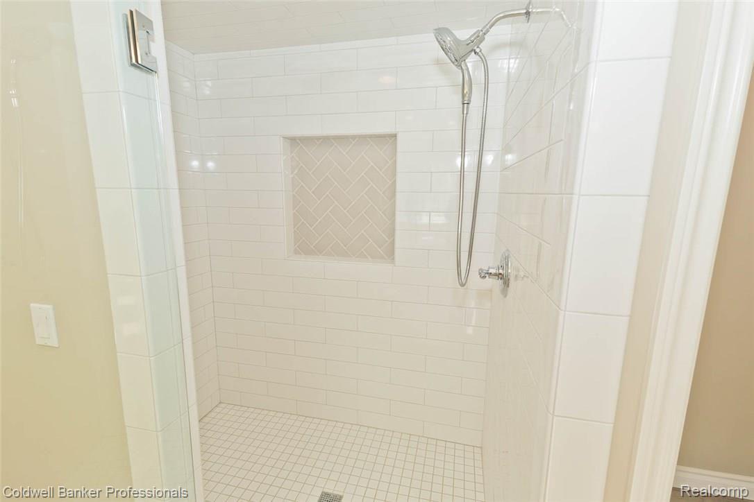 5329 Keswick Court Rochester, MI 48306 - Photo 45 of 64 592A8402.jpg