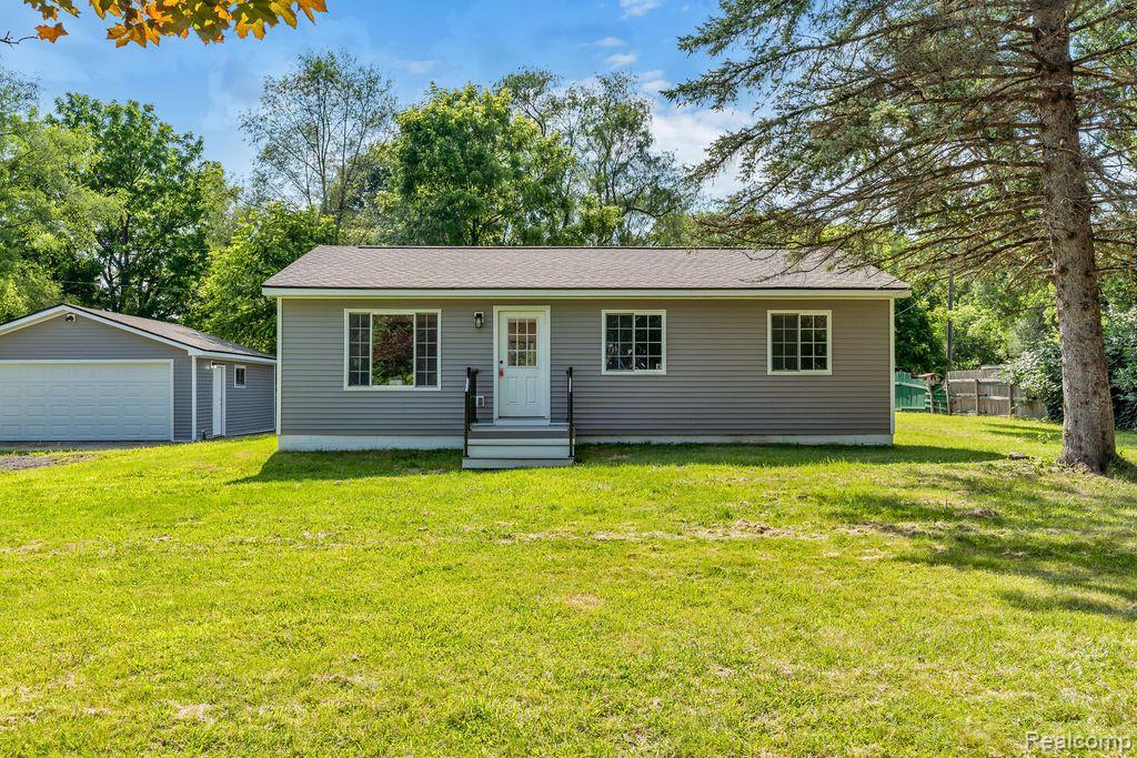 5055 Mack Road Howell, MI 48855 - Photo 2 of 26 Gallery Image 2
