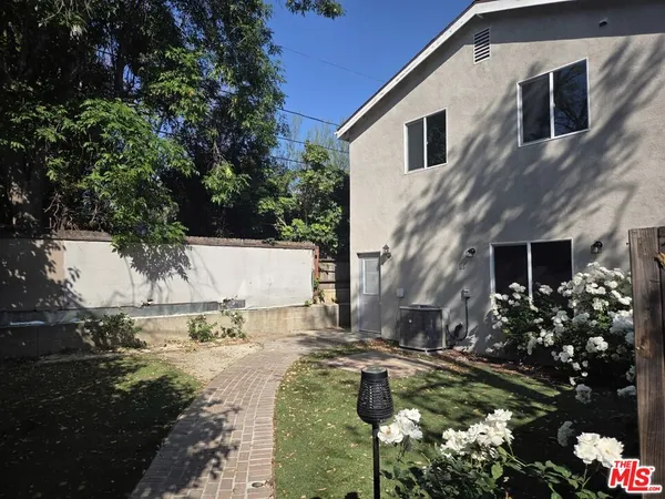 $3,750 | Glade Avenue, Woodland Hills, CA 91303