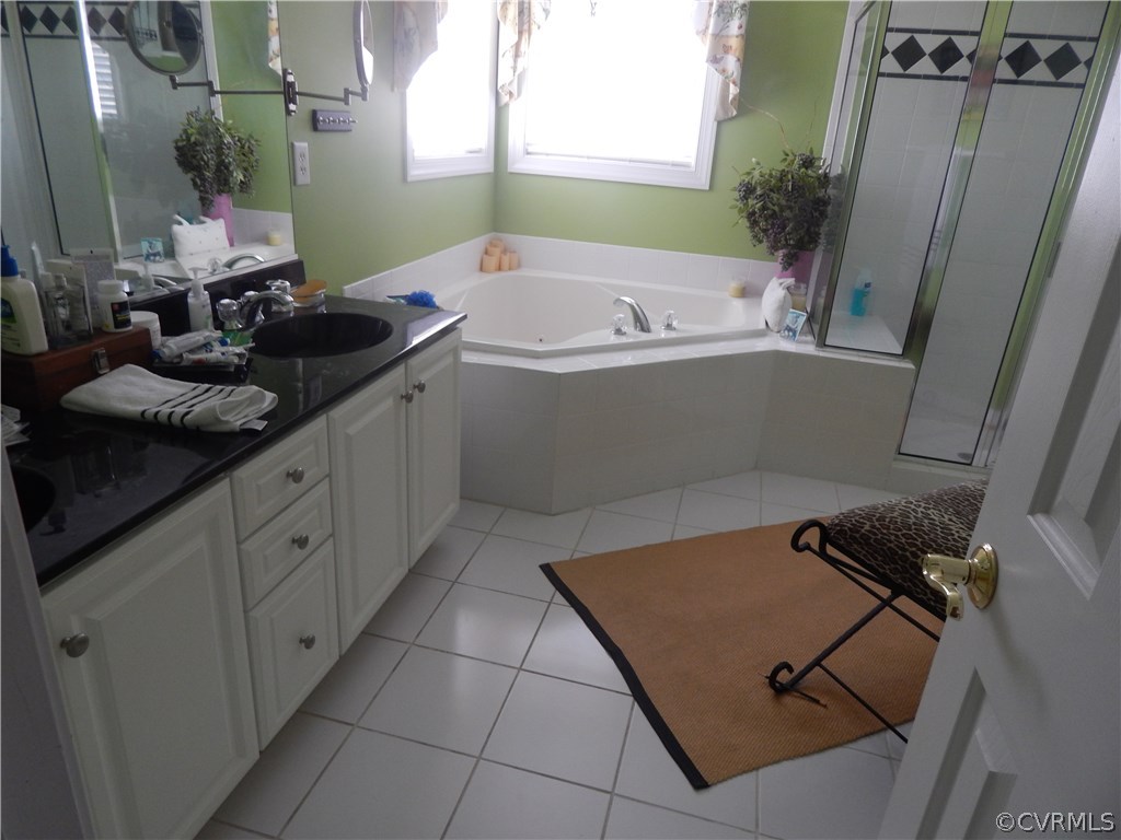 1737 Rolfield Way Henrico, VA 23238 - Photo 7 of 16 a bathroom with a tub sink and mirror