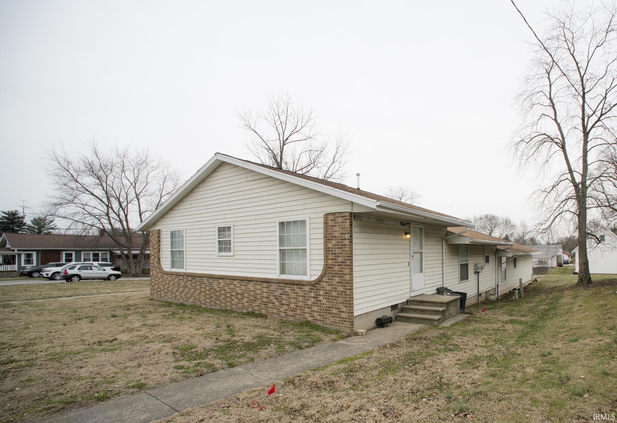 912 North Main Street Bicknell, IN 47512 - Photo 3 of 27