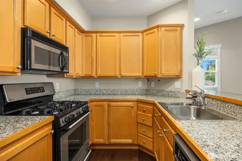 $699,000 | 1601 Northeast Katsura Street, Unit 103, Issaquah, WA 98029