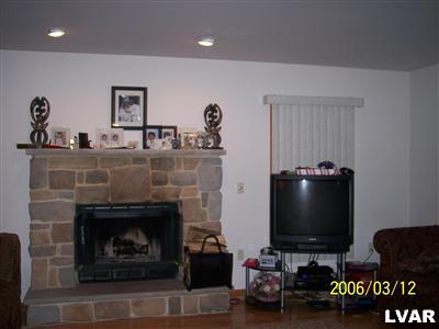 1563 Pine Ridge Bushkill, PA 18324 - Photo 2 of 6 Gallery Image 2