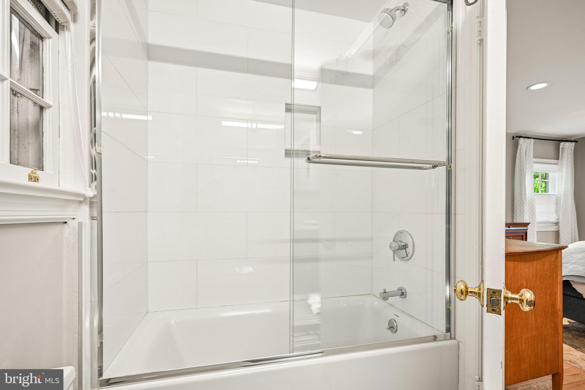 445 General Washington Road Wayne, PA 19087 - Photo 26 of 42 Primary Bath has tub/shower combo