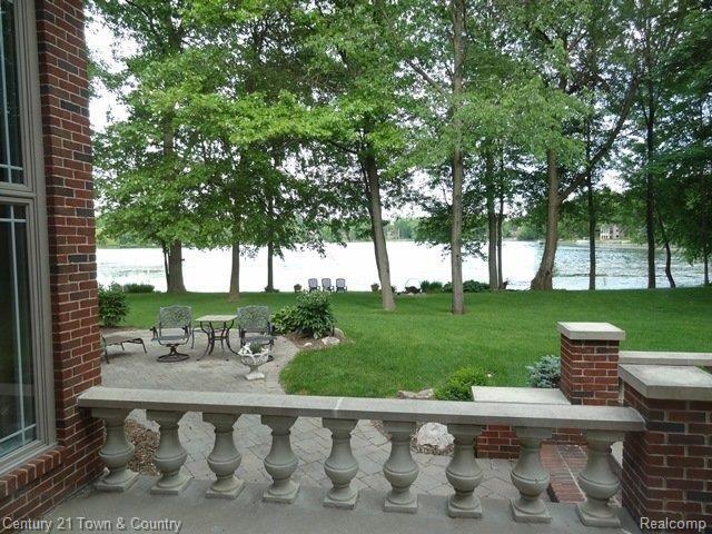 5148 Ridge Trail North Clarkston, MI 48348 - Photo 18 of 25 PATIO OVERLOOKING ROUND LAKE.