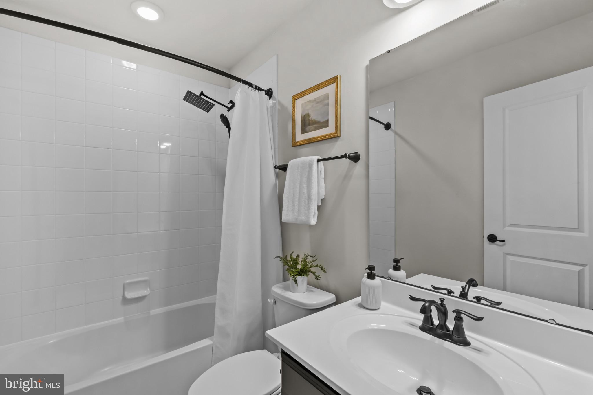 2540 River Rdg Trail Ellicott City, MD 21043 - Photo 38 of 70 Upper Level Hall Bath