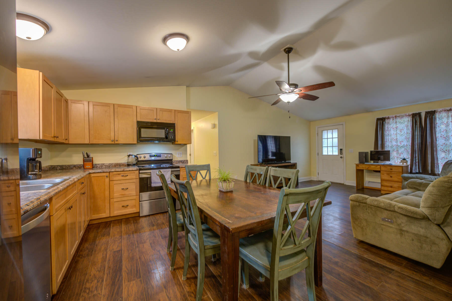 93 Railroad Avenue Springvale, ME 04083 - Photo 6 of 14 pic-7