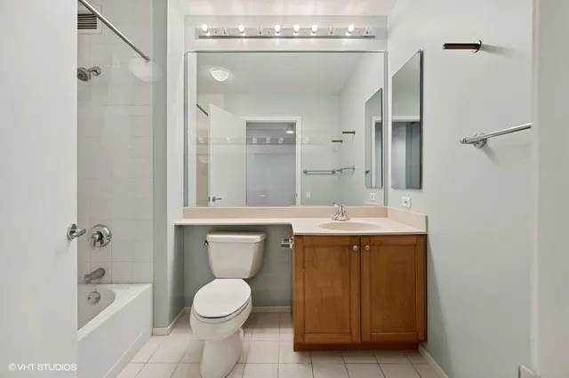 $365,000 | 400 North LaSalle Drive, Unit 4208, Chicago, IL 60654