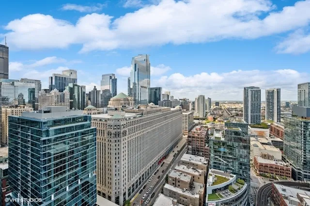$365,000 | 400 North LaSalle Drive, Unit 4208, Chicago, IL 60654