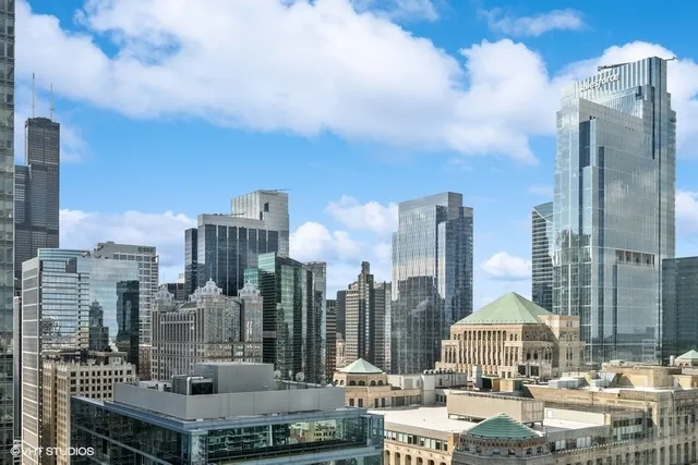 $365,000 | 400 North LaSalle Drive, Unit 4208, Chicago, IL 60654