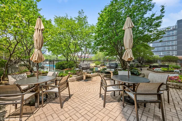 $365,000 | 400 North LaSalle Drive, Unit 4208, Chicago, IL 60654