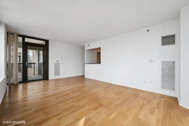 $365,000 | 400 North LaSalle Drive, Unit 4208, Chicago, IL 60654