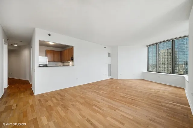 $365,000 | 400 North LaSalle Drive, Unit 4208, Chicago, IL 60654