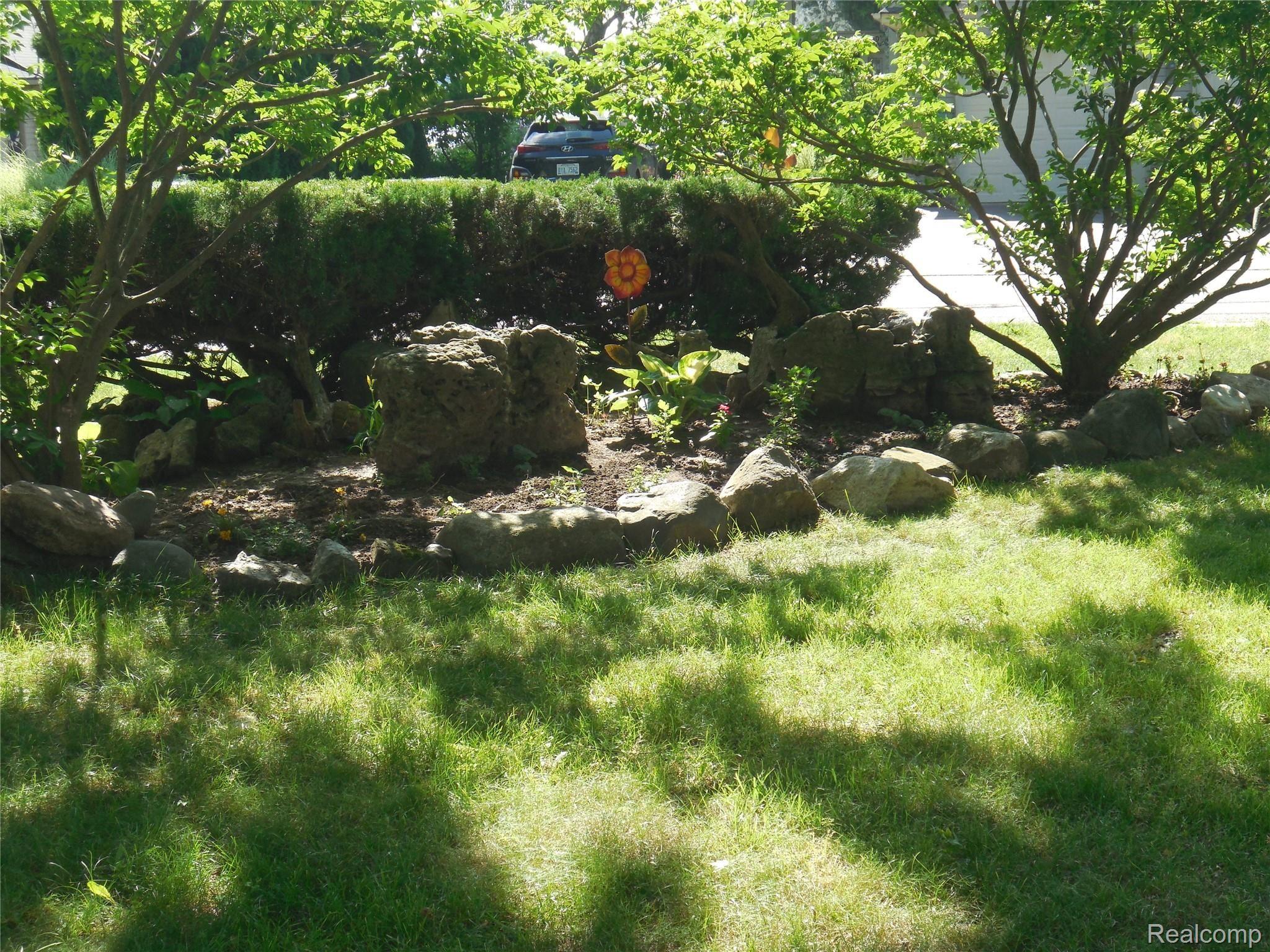 117 Rexton Street Novi, MI 48377 - Photo 58 of 66 Plants and bushes on property