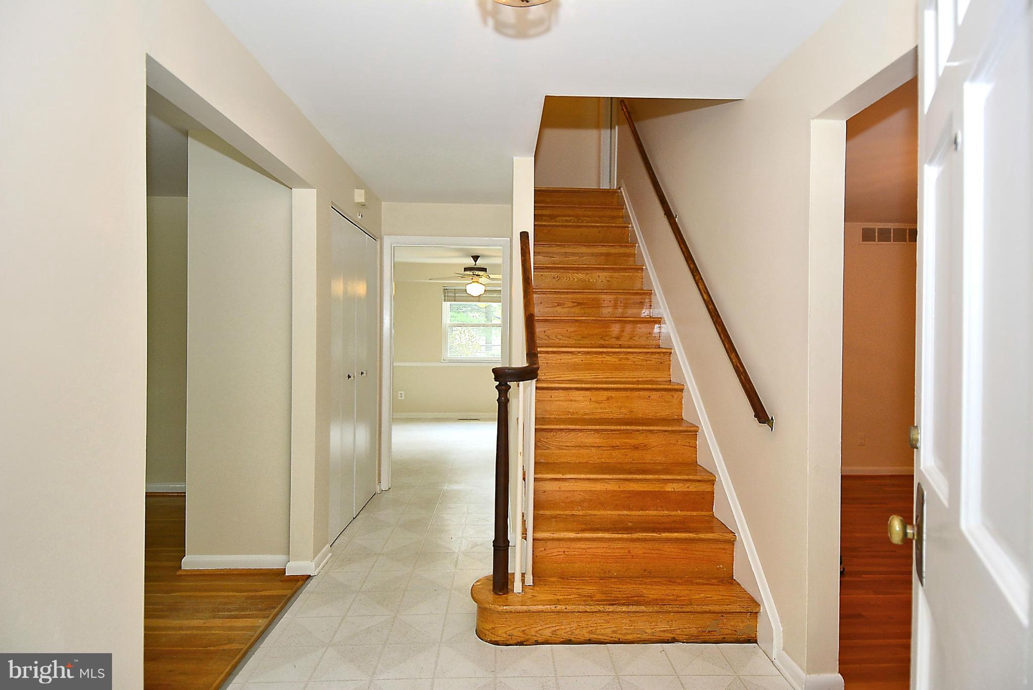 9014 Pittsfield Road Baltimore, MD 21208 - Photo 7 of 30 Entry Hall