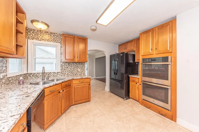 $229,900 | 1005 South Wisner Street, Jackson, MI 49203