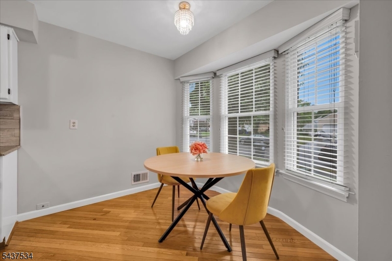 119 Choctaw Ridge Road Somerville, NJ 08876 - Photo 4 of 34