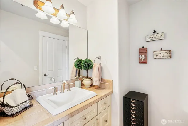 $1,495,000 | 10630 Lundeen Road Southwest, Rochester, WA 98579