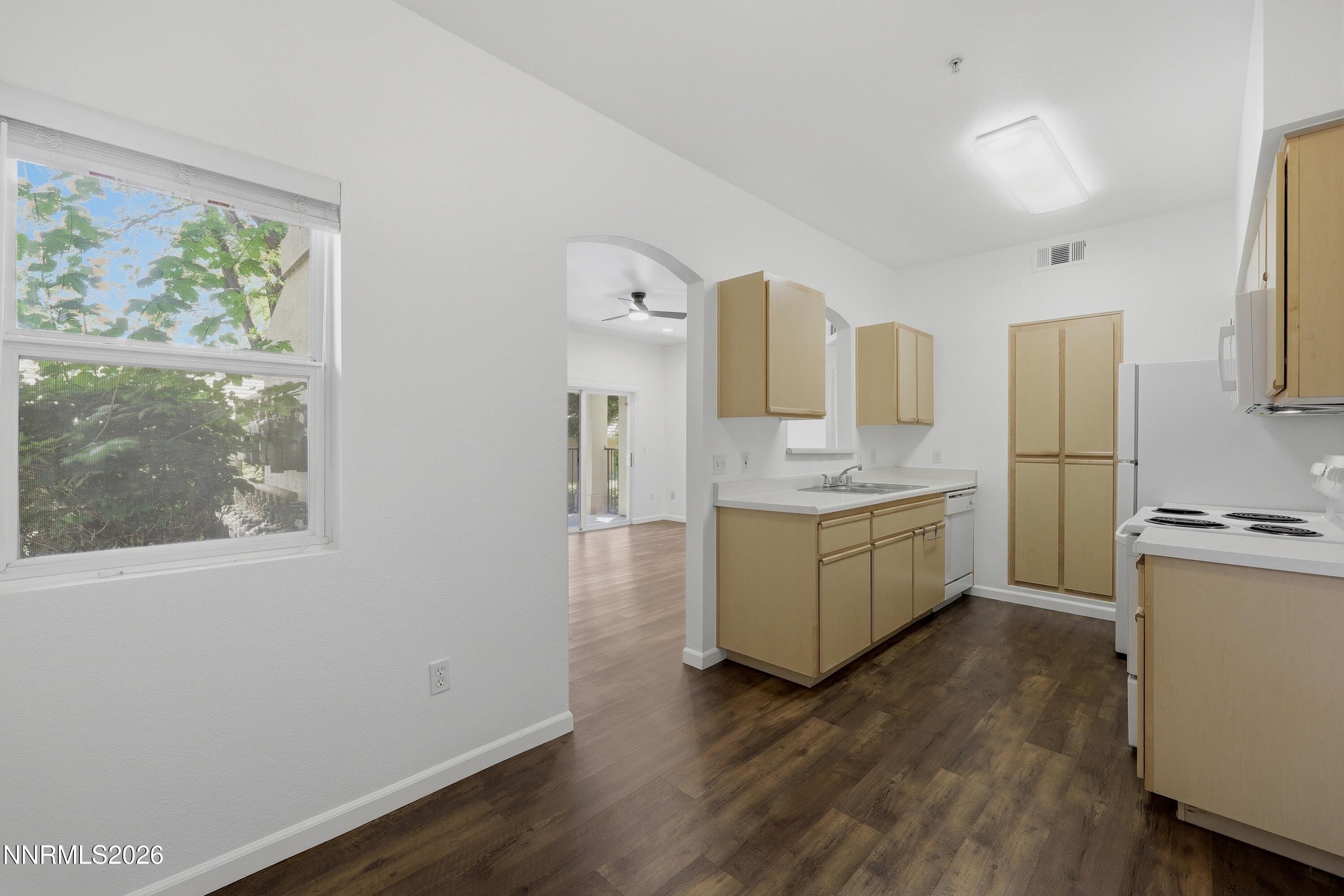 6850 Sharlands Avenue, Unit T# 1118 Reno, NV 89523 - Photo 8 of 27 14_6850_sharlands_ave_unit_1118_012