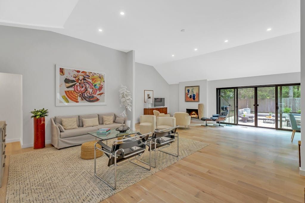 10 Hampton Street Westhampton Beach, NY 11978 - Photo 2 of 17