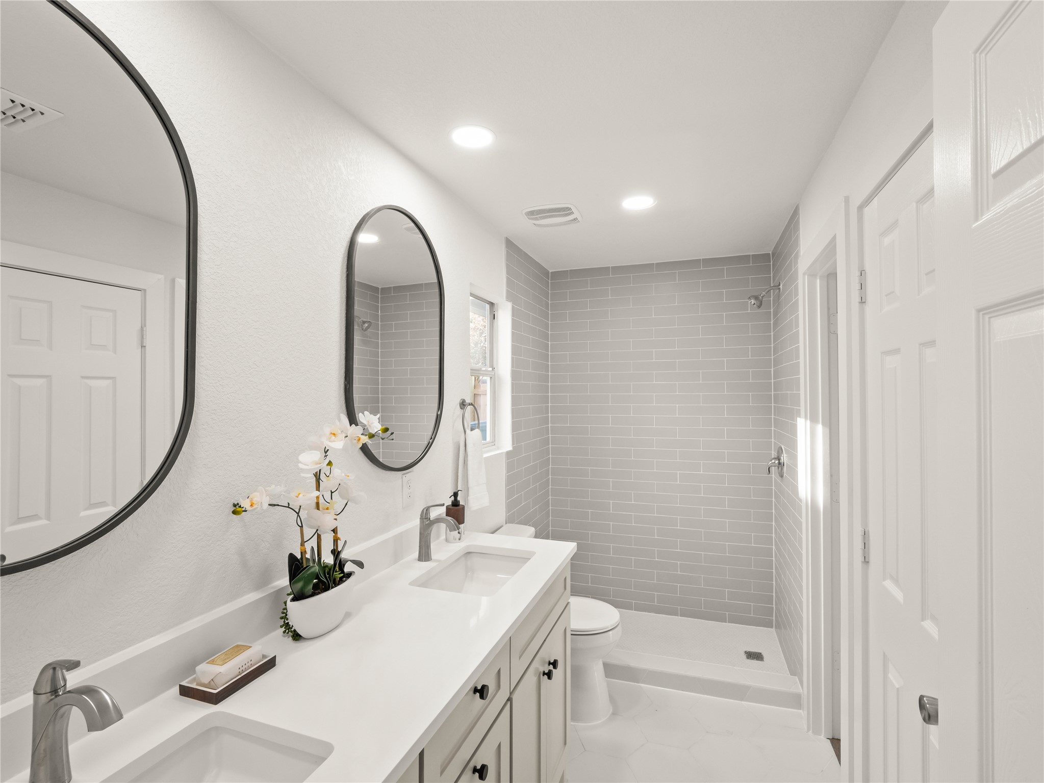 218 Crystal Knoll Boulevard Georgetown, TX 78626 - Photo 15 of 27 Full bath featuring double vanity, a stall shower, and recessed lighting