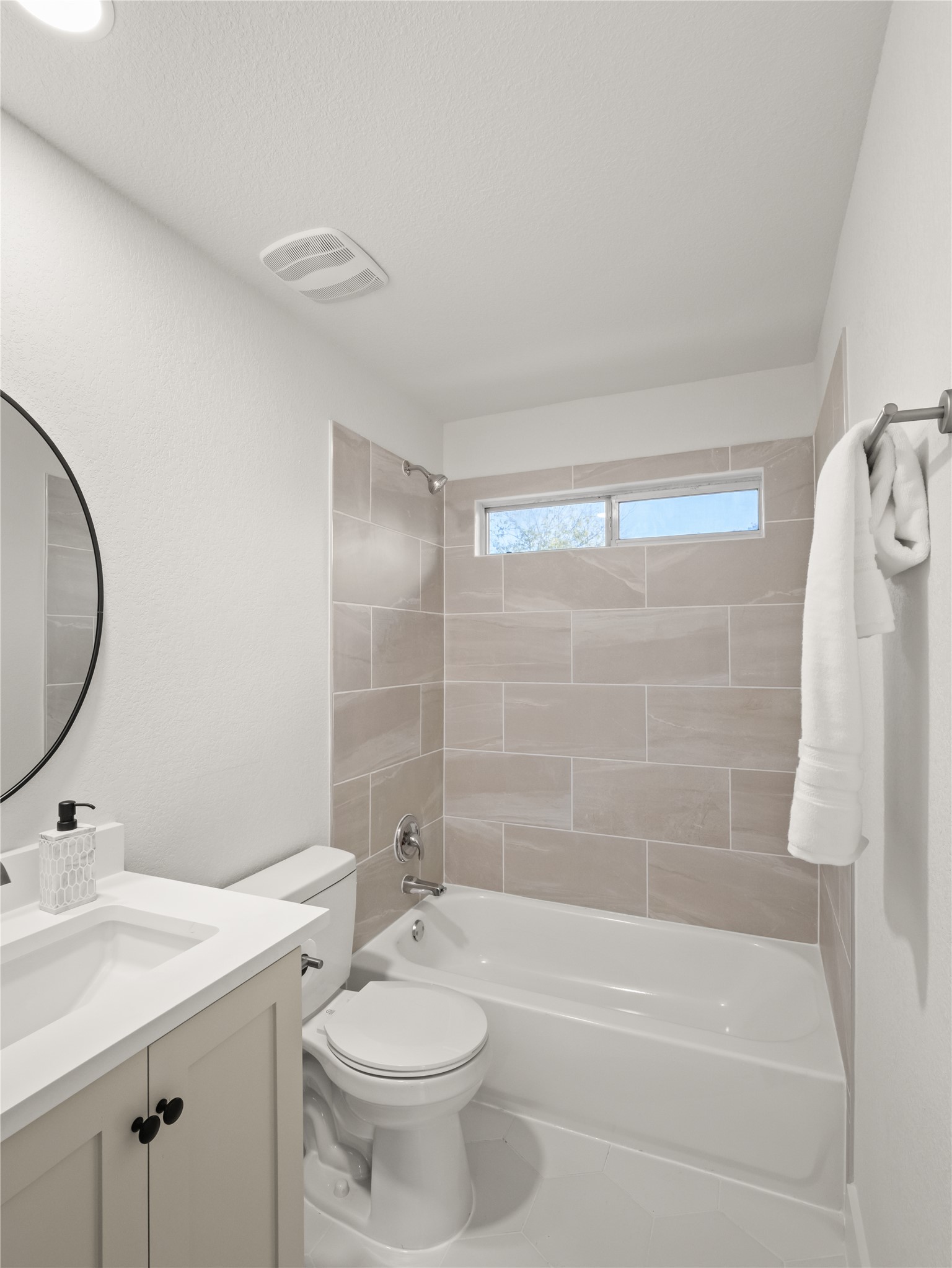 218 Crystal Knoll Boulevard Georgetown, TX 78626 - Photo 20 of 27 Bathroom featuring vanity and shower / tub combination
