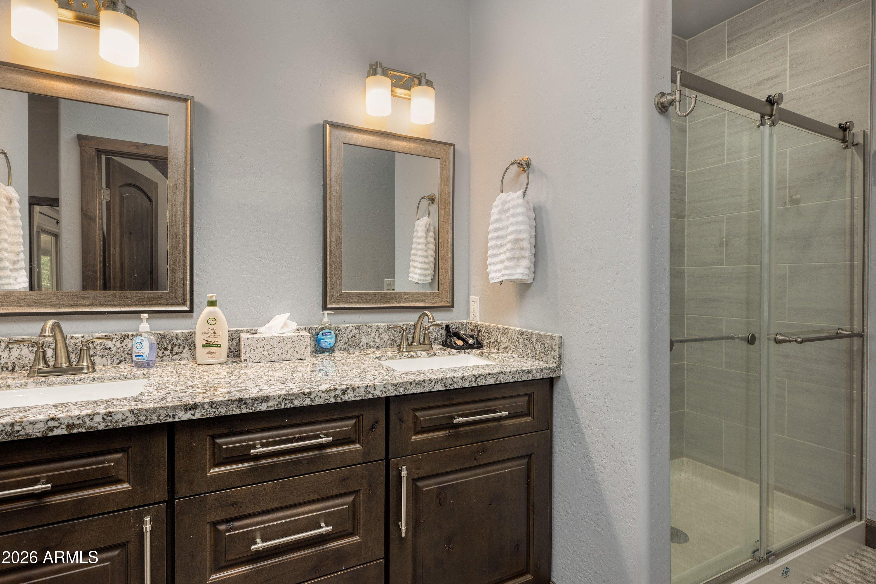 2940 West Villa Loop Show Low, AZ 85901 - Photo 11 of 28 Primary Bathroom