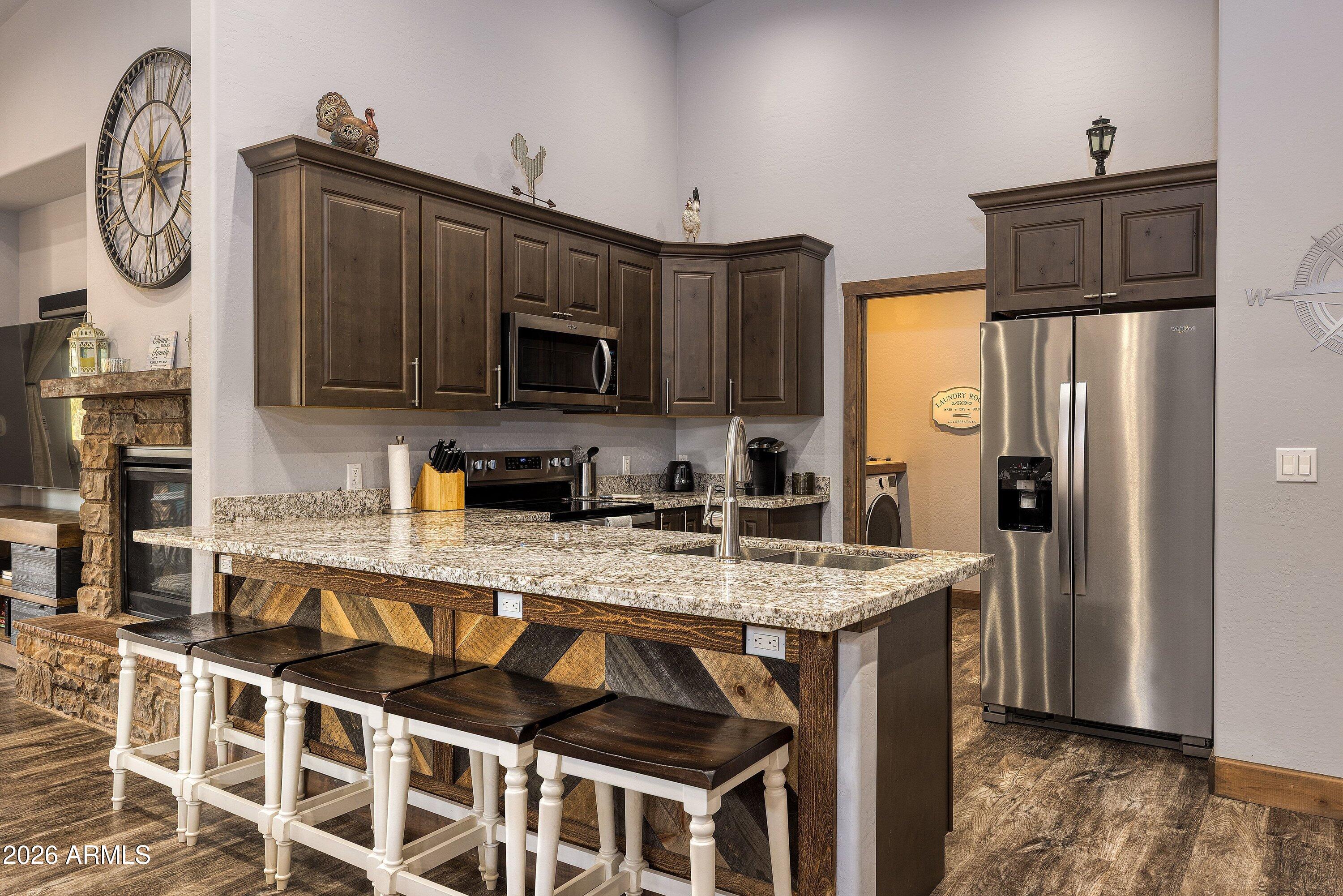 2940 West Villa Loop Show Low, AZ 85901 - Photo 3 of 28 2940 W Villa Loop, Show Low