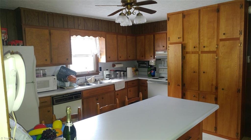 43 Round Hill Road Fancy Gap, VA 24328 - Photo 3 of 13 Gallery Image 3