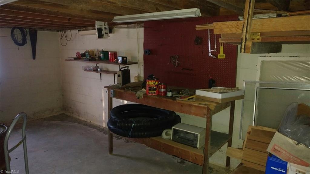 43 Round Hill Road Fancy Gap, VA 24328 - Photo 10 of 13 Gallery Image 10