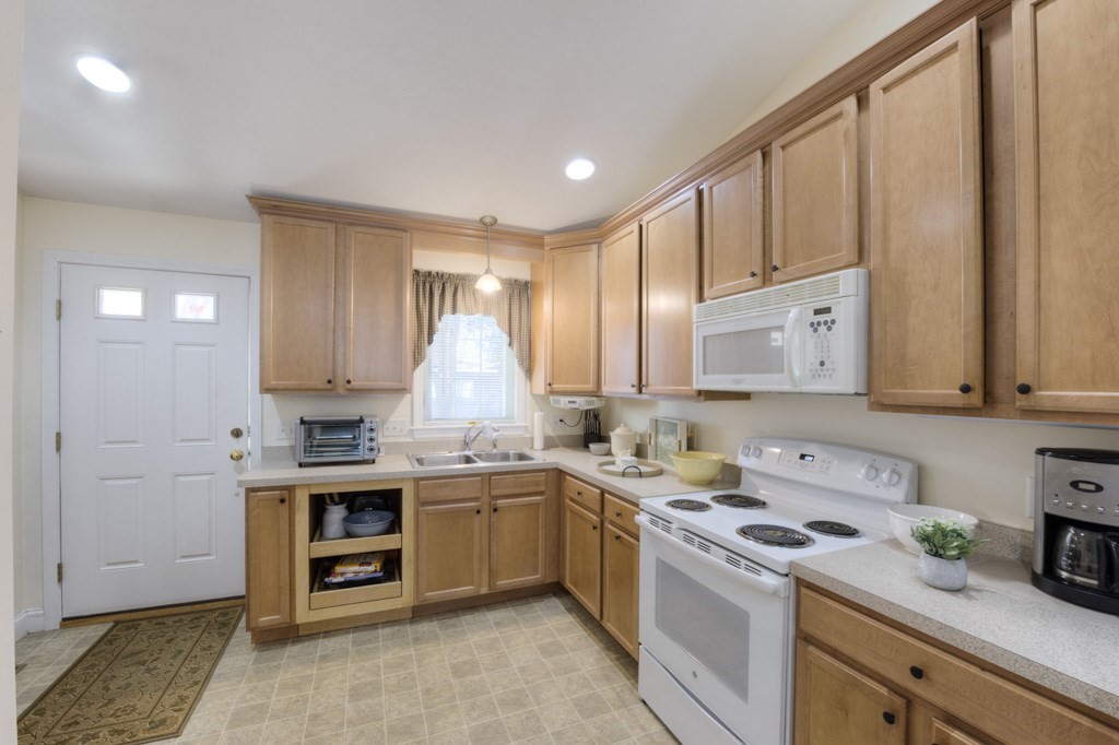 5 Maple Brook Drive, Unit 5 Rutland, MA 01543 - Photo 6 of 31 Gallery Image 6