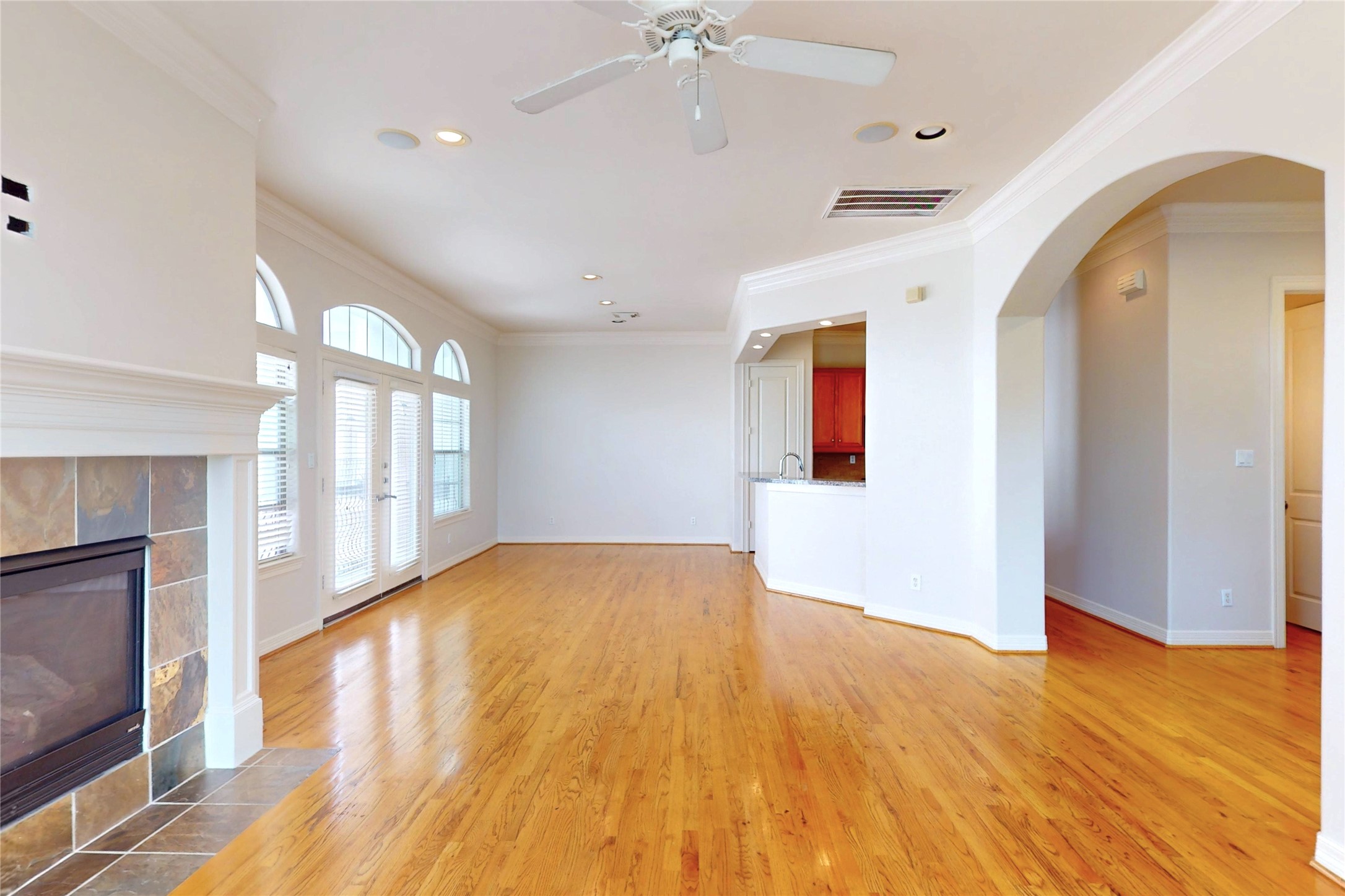 5914 Center Street Houston, TX 77007 - Photo 4 of 24
