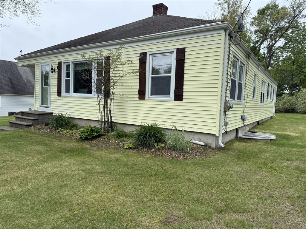 4 Perryville Road Webster, MA 01570 - Photo 3 of 42 Gallery Image 3