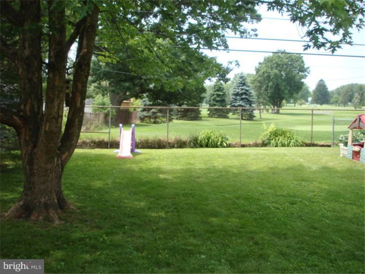 411 Burton Road Oreland, PA 19075 - Photo 4 of 25 View in Back