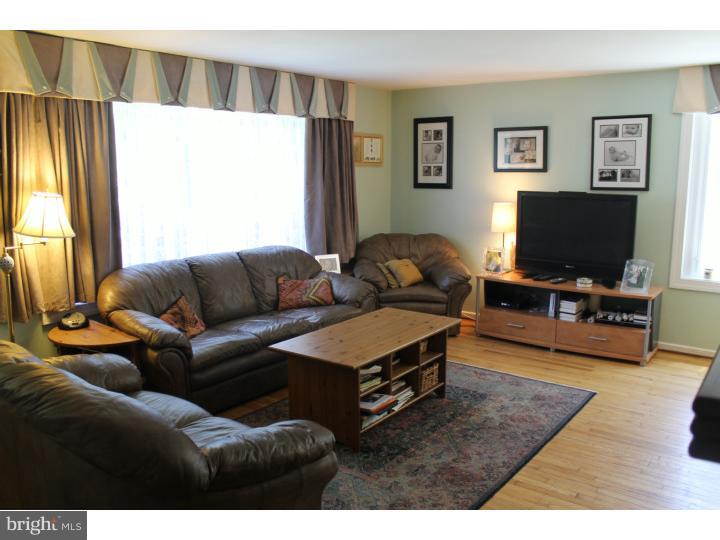 411 Burton Road Oreland, PA 19075 - Photo 10 of 25 Living Room
