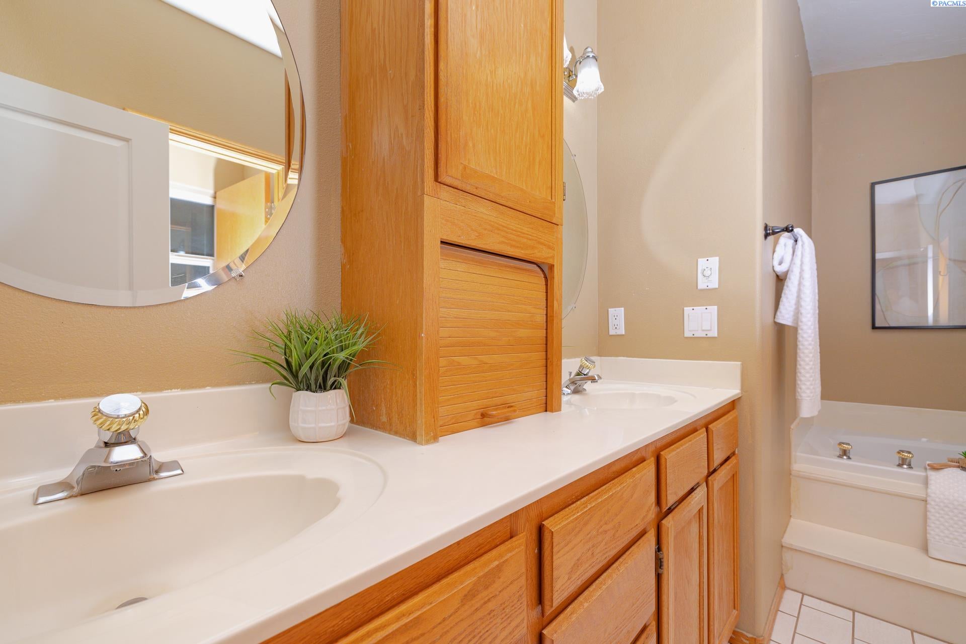 98906 East Clover Road Kennewick, WA 99338 - Photo 18 of 50 Gallery Image 18