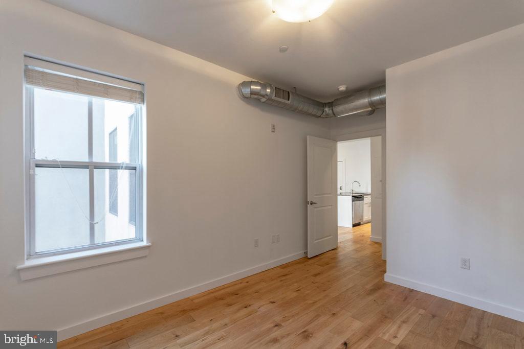 224 Church Street, Unit 406 Philadelphia, PA 19106 - Photo 6 of 14 a view of empty room with wooden floor and fan