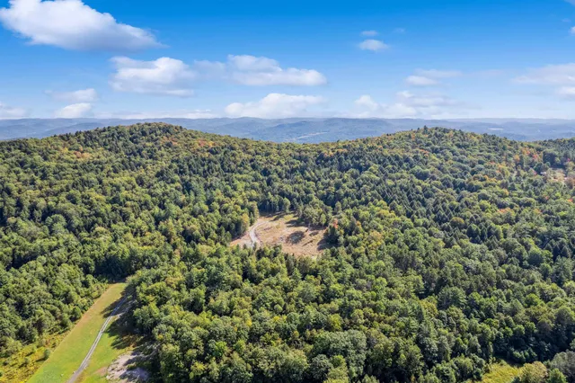 $399,000 | 1985 Gee Hill Road, Royalton, VT 05068