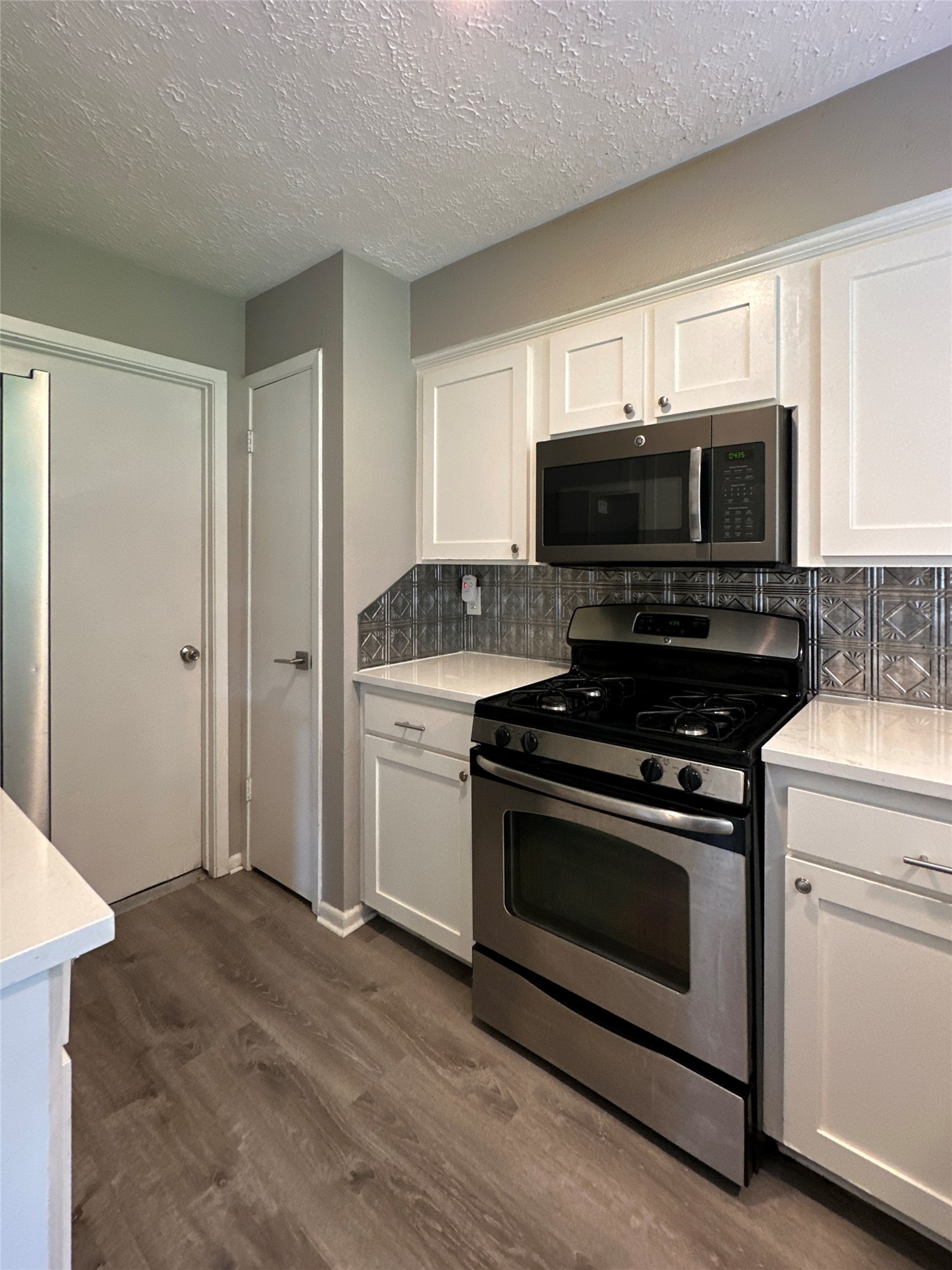 26403 Hunters Hollow Drive Spring, TX 77380 - Photo 7 of 34 Updated kitchen - refrigerator included!