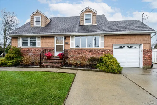 $3,950 | 12 Prince Street, Hicksville, NY 11801