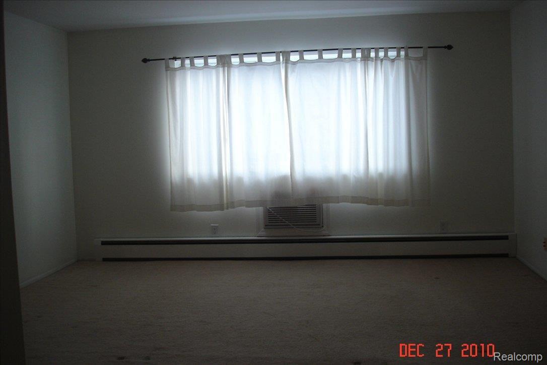 801 Plate Street, Unit 13 Rochester, MI 48307 - Photo 1 of 6 801 Plate Living Room 004