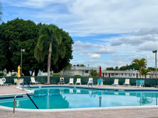 $1,500 | 2880 Lake Osborne Drive, Unit 205, Lake Worth Beach, FL 33461