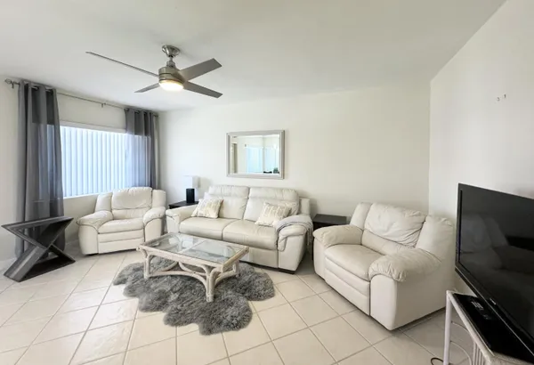 $1,500 | 2880 Lake Osborne Drive, Unit 205, Lake Worth Beach, FL 33461