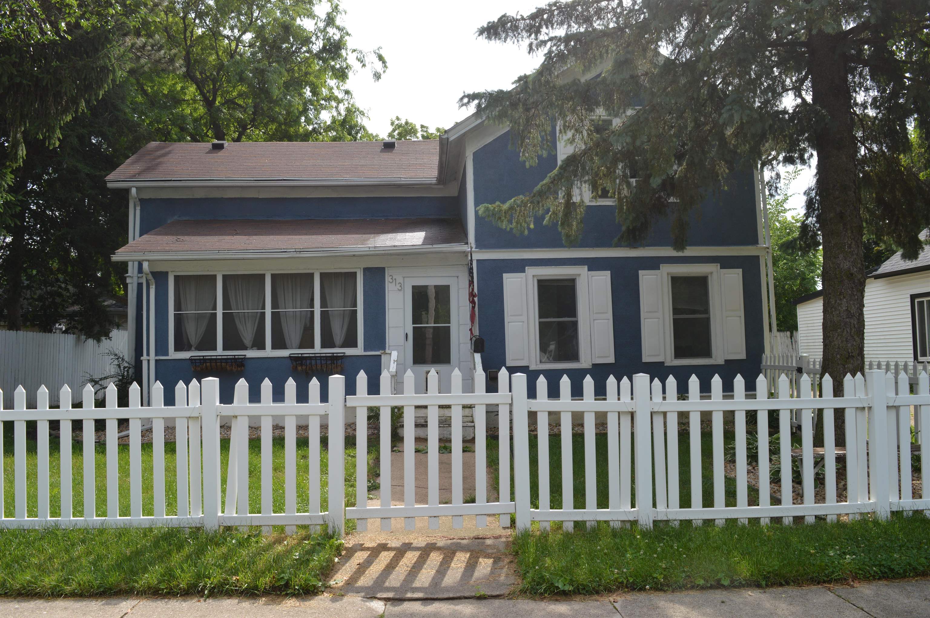 313 Pleasant Street Clinton, WI 53525 - Photo 2 of 42